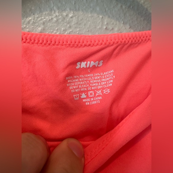 SKIMS Hight Neck Bodysuit L - Picture 2 of 4